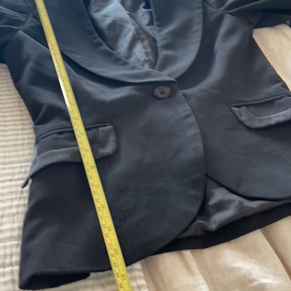 Black Horse Show suit jacket. Nice detail on the pockets and collar. - Picture 5 of 6